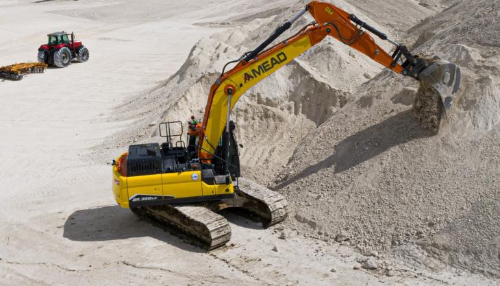 Mead Construction's new Doosan DX300LC-7 excavator Doosan DX300LC-7 excavator