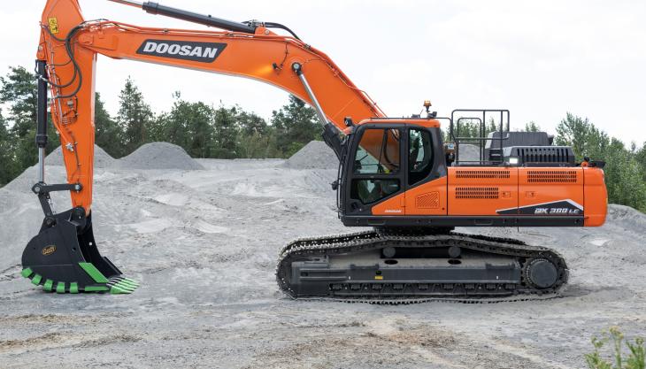 The new 40-tonne Doosan DX380LC-7 Stage V excavator Doosan DX380LC-7 excavator