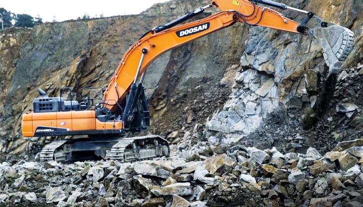 GRANITA Lomy's new Doosan DX490LC-5 excavator Doosan DX490LC-5 excavator