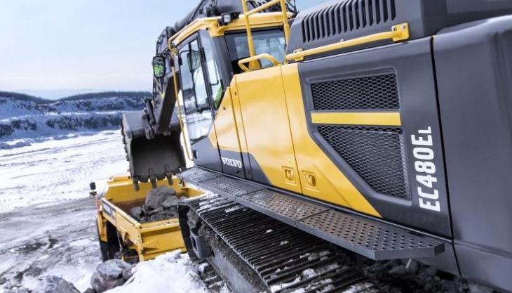 Volvo EC480E working in winter conditions EC480E