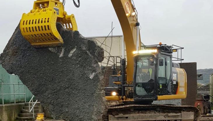 IJ Lynn invest in more Epiroc hydraulic attachment tools Epiroc MG1500 multi-grapple attachment
