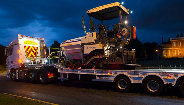 Eurovia's new low-loader semi-trailer lighting system Trailer lighting