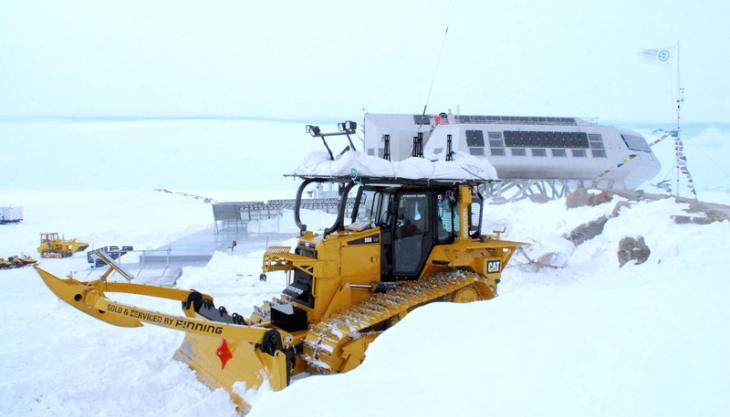 Seeker - a Cat D6N dozer