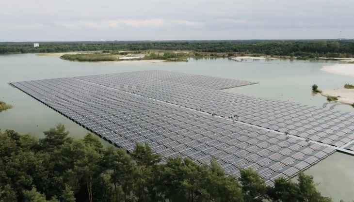 Floating solar park