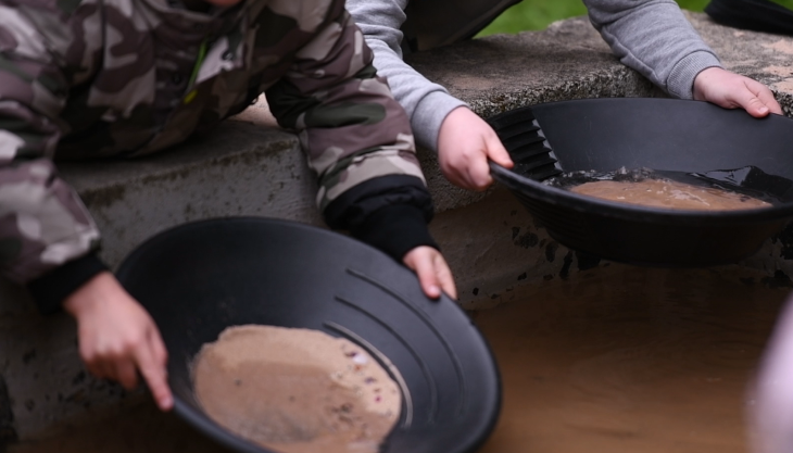 Gem panning at the NSC Gem panning