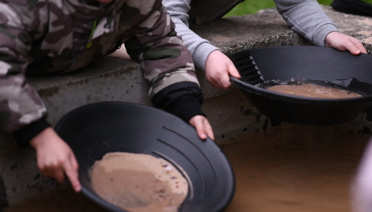 Gem panning 