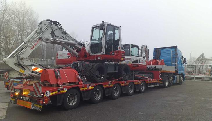 A five-axle Goldhofer STEPSTAR STN-L5 semi-trailer