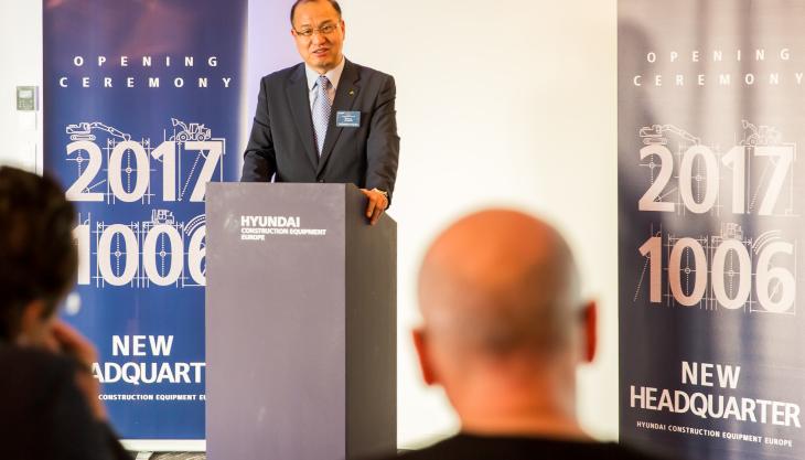 Kong Ki-young, CEO of Hyundai Construction Equipment, officially opening the new HCEE headquarters in Belgium HCEE HQ opening