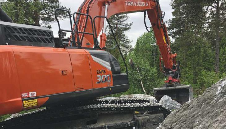 One of Farbu & Gausen's new Hitachi ZX300LC-7 excavators Hitachi ZX300LC-7 excavator