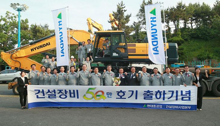 Hyundai hand over 500,000th machine Hyundai hand over 500,000th machine