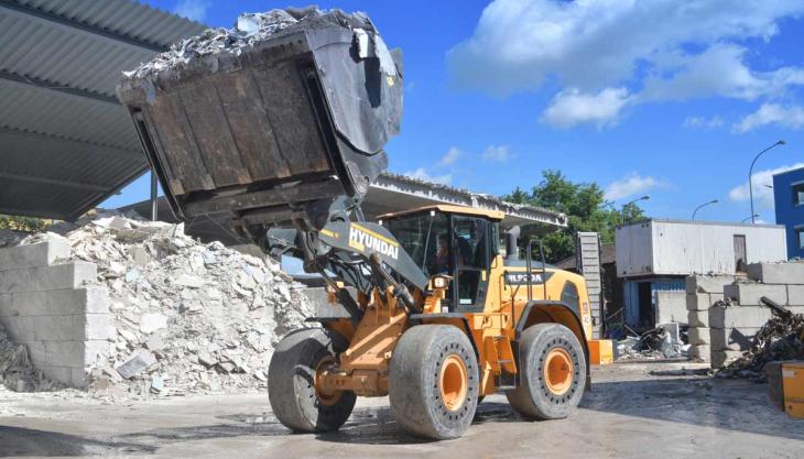 BTU Hartmeier's Hyundai HL960A wheel loader Hyundai HL960A wheel loader