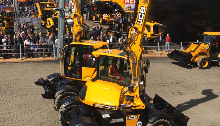 H.E. Services order 50 JCB Hydradig machines JCB Hydradig wheeled excavators