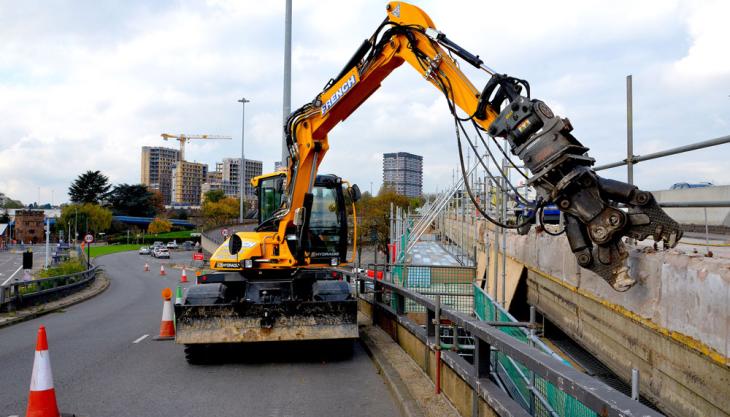 French Contractors' new JCB Hydradig 1110W JCB Hydradig