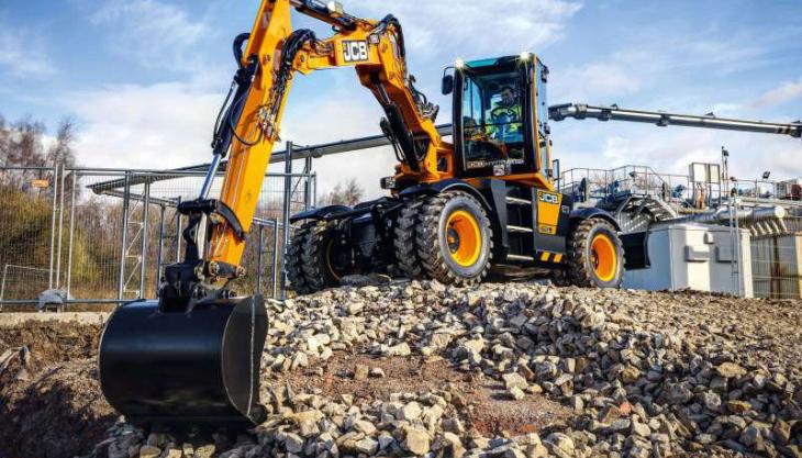JCB's new LiveLink Control Tower telematic system allows mixed-fleet operators to control all machines with one network JCB Hydradig 110W