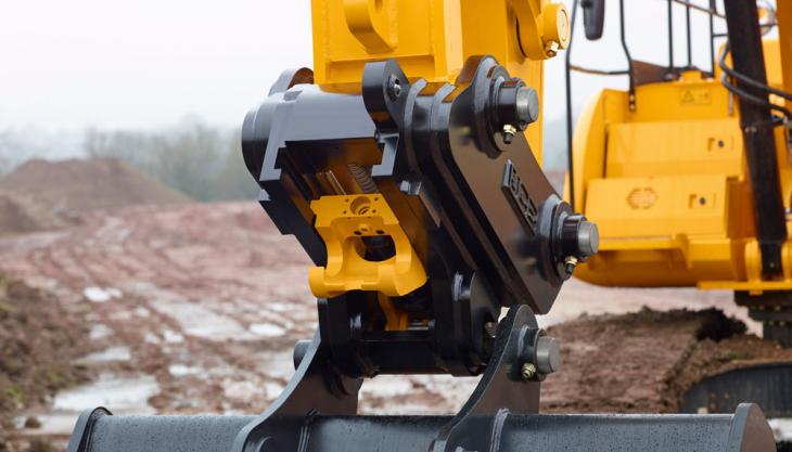 New hydraulic hitches from JCB New JCB quick-hitch