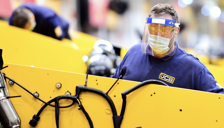 JCB are set to recruit hundreds more employees JCB workers