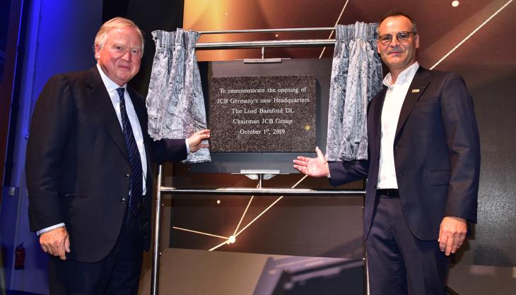 L-R: JCB chairman Lord Bamford opening the new JCB Germany HQ with JCB Germany’s managing director, Frank Zander Lord Bamford and Frank Zander
