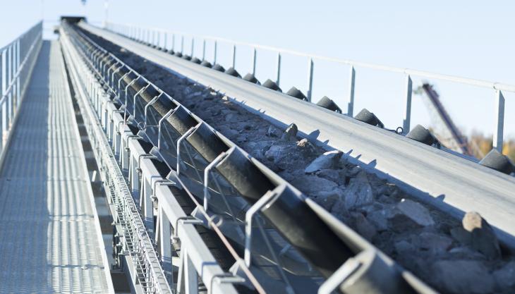 At Jehander’s quarry, Continental conveyor belts are being used for the smooth transportation of rubble from the Stockholm mega-tunnel so that it can be reused for road construction requirements involved in the infrastructure project Continental