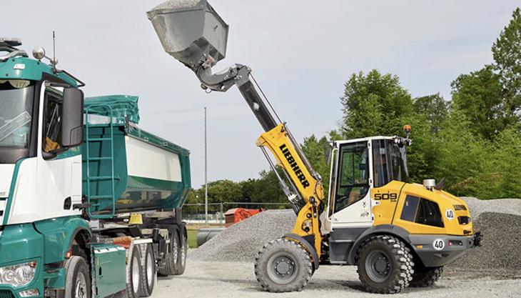 The new L 509 Liebherr telescopic wheel loader combines the lifting height of a regular telescopic loader with the handling performance of a classic wheel loader Liebherr L 509 Tele