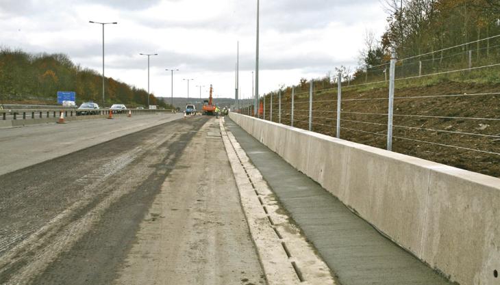 The slipformed concrete crash barrier/retaining wall on the M25 in Essex Lafarge Readymix