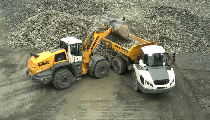 Liebherr 580 XPower wheel loader and TA 230 articulated dumptruck Liebherr 580 XPower wheel loader and TA 230 articulated dumptruck
