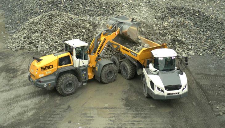 Liebherr 580 XPower wheel loader and TA 230 articulated dumptruck