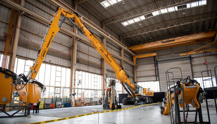 Liebherr R 980 high-reach demolition excavator Liebherr R 980 high-reach excavator