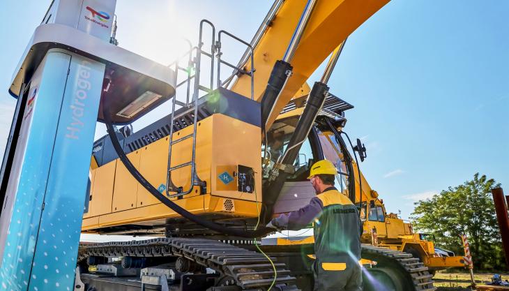 Liebherr's 50-tonne R 9XX H2 hydrogen-powered crawler excavator Liebherr R 9XX H2 crawler excavator