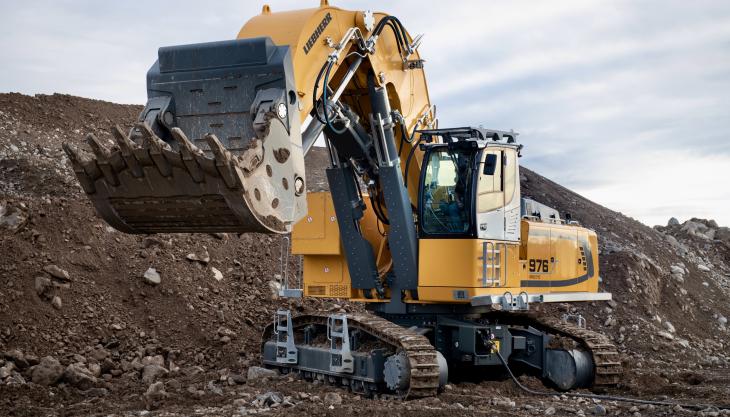 The Liebherr R 976-E electric crawler excavator replaces the ER 974 B for mine and quarry extraction Liebherr R 976-E electric crawler excavator