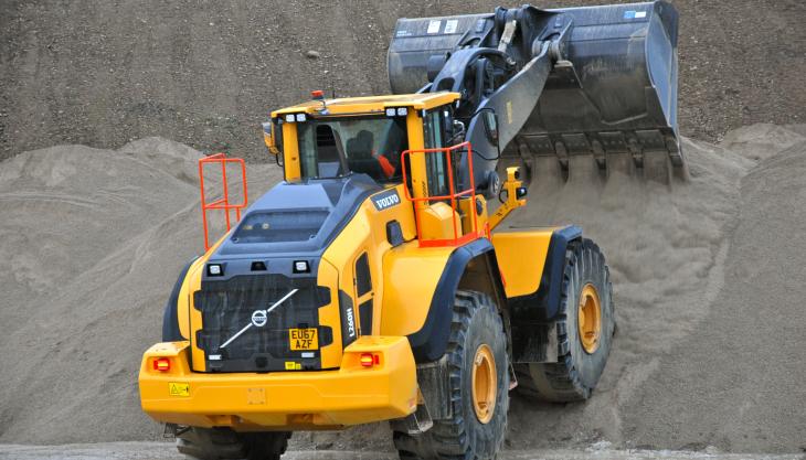 First Volvo L260H goes to Lightwater Quarries L260H