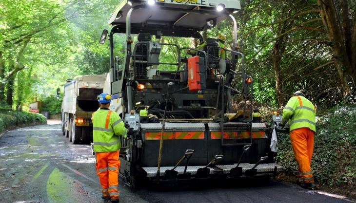 Low-carbon asphalt