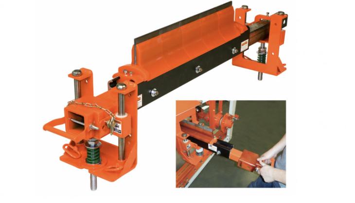Main pic: The Martin DT2H Reversing Cleaner XHD is designed for heavy duty applications; Inset: The slide-in/slide-out mandrel allows quick and easy maintenance that minimizes conveyor downtime Martin DT2H Reversing Cleaner XHD