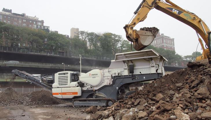 Metso Lokotrack LT106 crusher