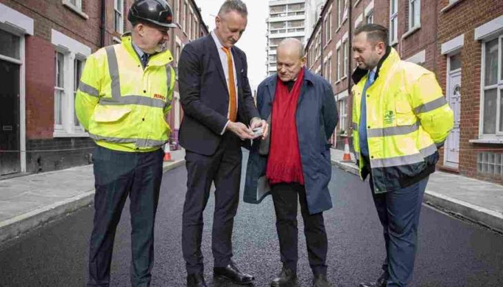 L-R: Michael McLoughlin, contracts director at Riney; Roger Eke, technical product support manager at Tarmac; John Biggs, Mayor of Tower Hamlets; and Stephen Warway, highways engineer at Tower Hamlets Recycled road in Tower Hamlets