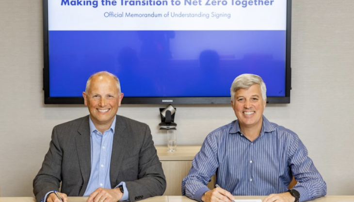 L-R: Hanson UK chief executive officer Simon Willis and Shell’s Carlos Maurer signing the Memorandum of Understanding Hanson Shell MoU