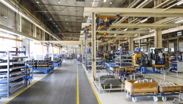 The new R3 assembly line at Liebherr-France SAS in Colmar Crawler excavator R3 assembly line