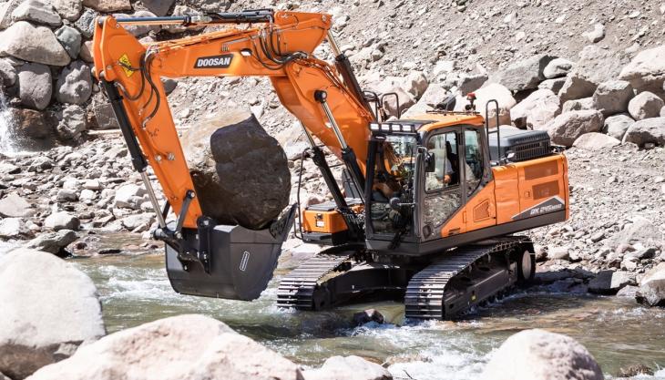 New Doosan DX245NHD-7 in operation 