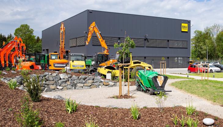 Doosan dealers BAU Süddeutsche Baumaschinen have opened a new facility at their branch in Kempten BAU facility in Kempten