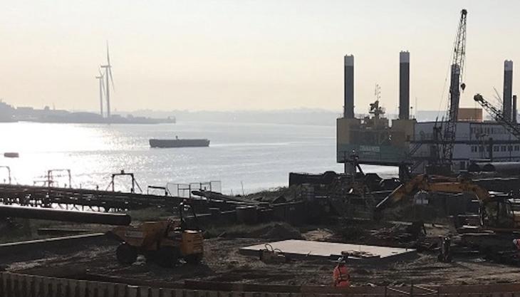 Construction of the new dry discharge system at CEMEX Northfleet CEMEX Northfleet wharf
