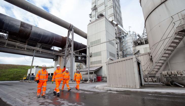L-R: Hanson UK CEO Simon Willis; David TC Davies MP, Minister for Wales; Padeswood cement works plant manager David Quick; and Iain Walpole, Hanson’s head of process and sustainability – CCS, at Hanson’s existing Padeswood facility in North Wales Padeswood ministerial visit