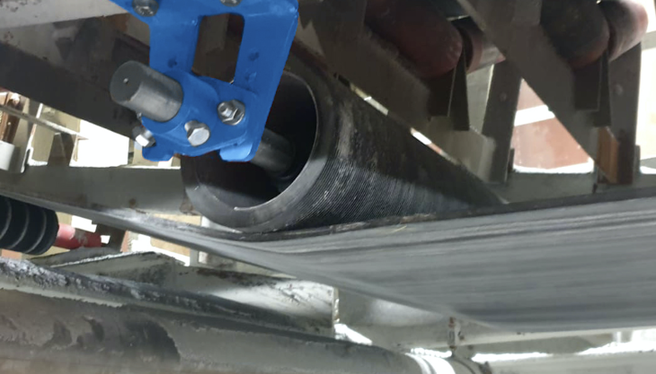 The PrimeTracker belt tracker from ScrapeTec PrimeTracker conveyor belt tracker