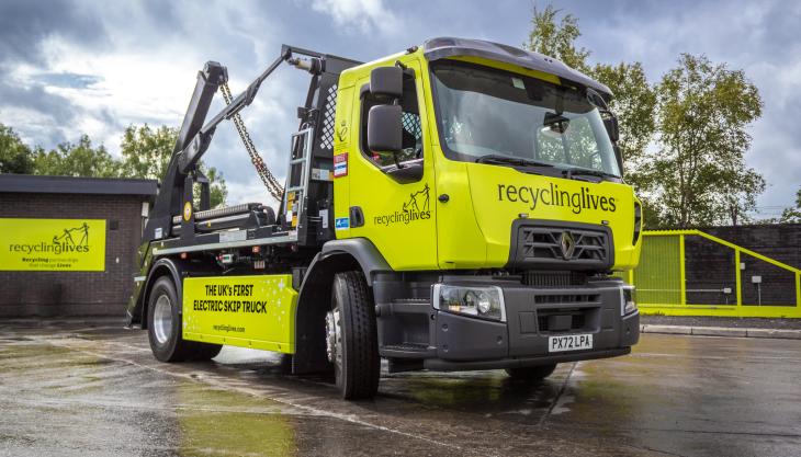 UK’s first fully electric skiploader in service Renault E-Tech D18 Wide skip truck