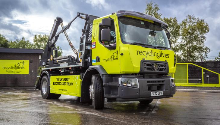 Renault E-Tech D18 Wide skip truck