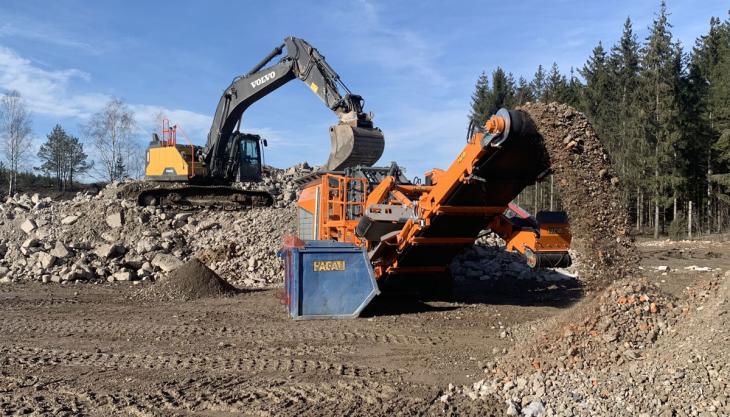 Rockster R1000S impact crusher