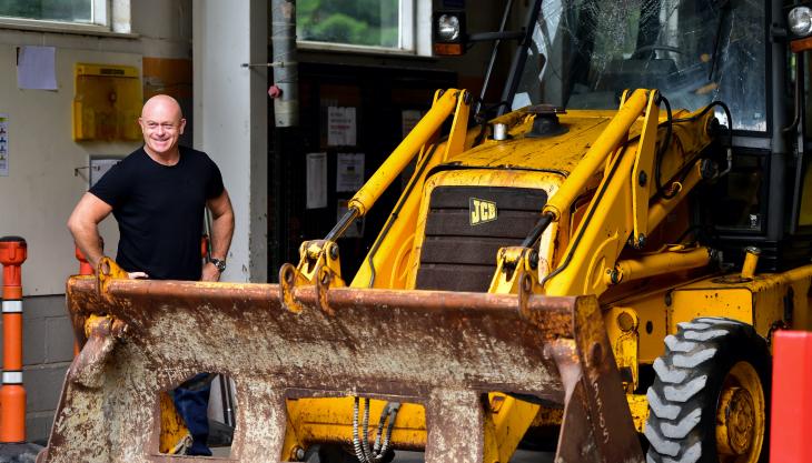 Ross Kemp with the JCB 3CX backhoe loader use in the infamous Millennium Dome diamond robbery attempt Ross Kemp