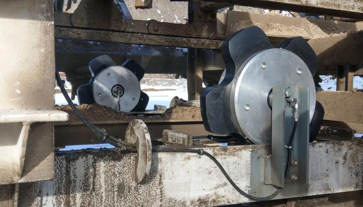 With RotaLube, specially designed sprockets deliver lubricant directly to the pivot points on the chain links where it is needed RotaLube sprockets