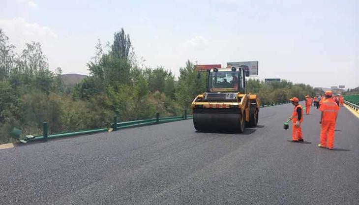 Resurfaced Lanzhou expressway Resurfaced Lanzhou expressway