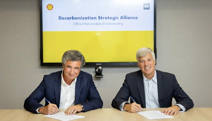 L-R: Juan Pablo San Agustín, group executive - strategy, sustainability and innovation with CRH, and Carlos Maurer, Shell’s executive vice-president of sectors and decarbonization, signing the MoU NoU signing