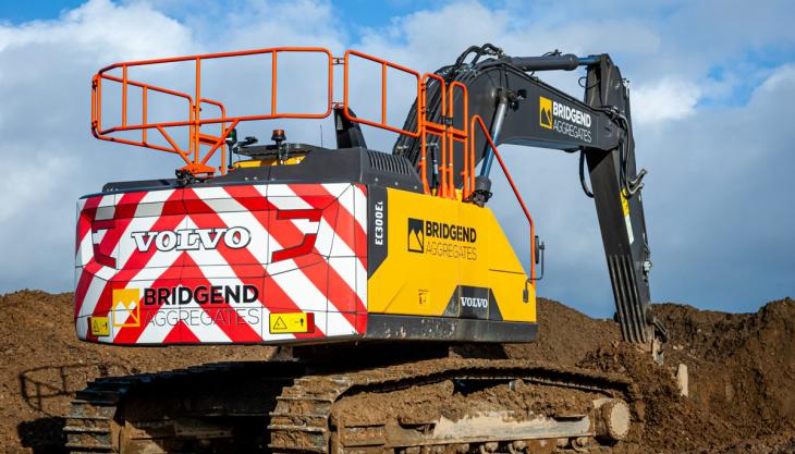 Bridgend Aggregate’s new Volvo EC300E excavator Volvo EC300E excavator