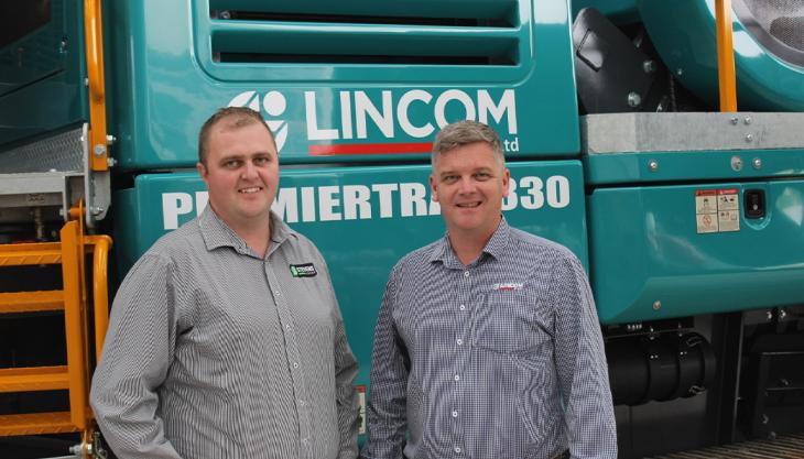 Ken Johnston (left), general manager of Stevens Group, and Stephen Watterson, Lincom Group CEO Powerscreen appoint new dealer in Asia-Pacific region